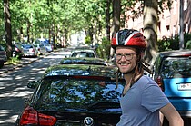 Thorsten Schmidt am Wiesendamm: Wo jetzt noch Autos parken, können künftig Radfahrende bequem auf einem Radfahrsteifen bergauf radeln Thorsten Schmidt am Wiesendamm: Wo jetzt noch Autos parken, können künftig Radfahrende bequem auf einem Radfahrsteifen bergauf radeln
