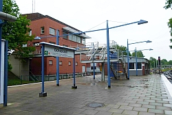 Diese Brücke könnte ein neuer Zugang zum Bahnhof Ochsenzoll werden (Bilder: GAL-Fraktion HH-Nord/Wilckens)