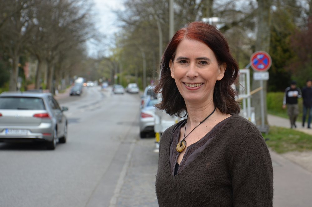 Katrin Hofmann an der Tangstedter Landstraße Katrin Hofmann an der Tangstedter Landstraße