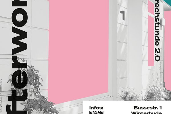 Veranstaltunsplakat in den Farben Grau, Rosa und Petrol. Zu sehen ist die Fassade des GRÜNEN Büros in der Bussestraße 1 mit Blumenkübeln und einer Bank davor. Dazu Hinweise zur Veranstaltung (Name, Ort, Termin, QR-Code)