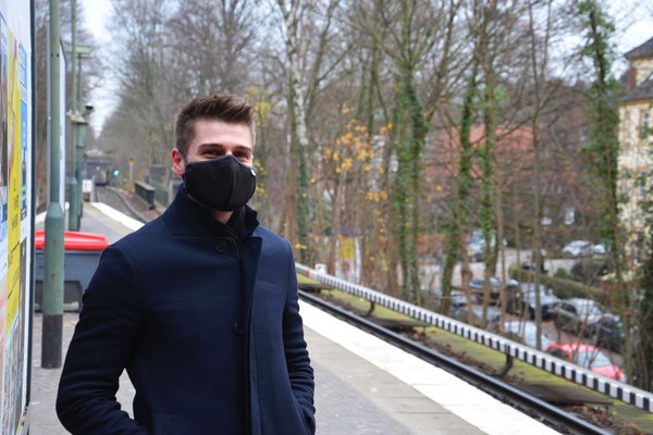 Am Ostende des Bahnsteigs verkehren viele Busse. Hier wird ein barrierefreier Eingang entstehen.