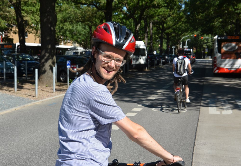 Thorsten Schmidt am Borgweg: Radfahrstreifen erlauben ein sicheres Fahren auf der Fahrbahn Thorsten Schmidt am Borgweg: Radfahrstreifen erlauben ein sicheres Fahren auf der Fahrbahn
