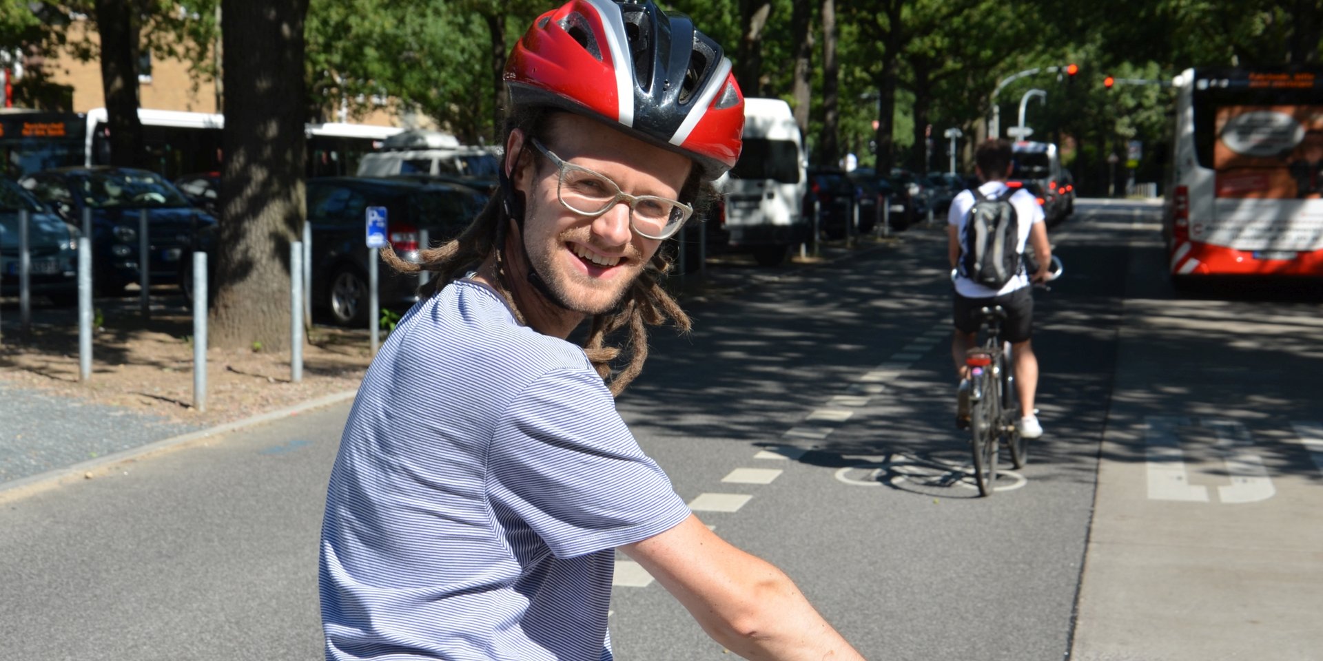 Thorsten Schmidt am Borgweg: Radfahrstreifen erlauben ein sicheres Fahren auf der Fahrbahn