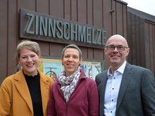 Lena Otto (SPD, l.), Sonja Engler (Zinnschmelze, m.) und Michael Werner-Boelz (GRÜNE, r.)