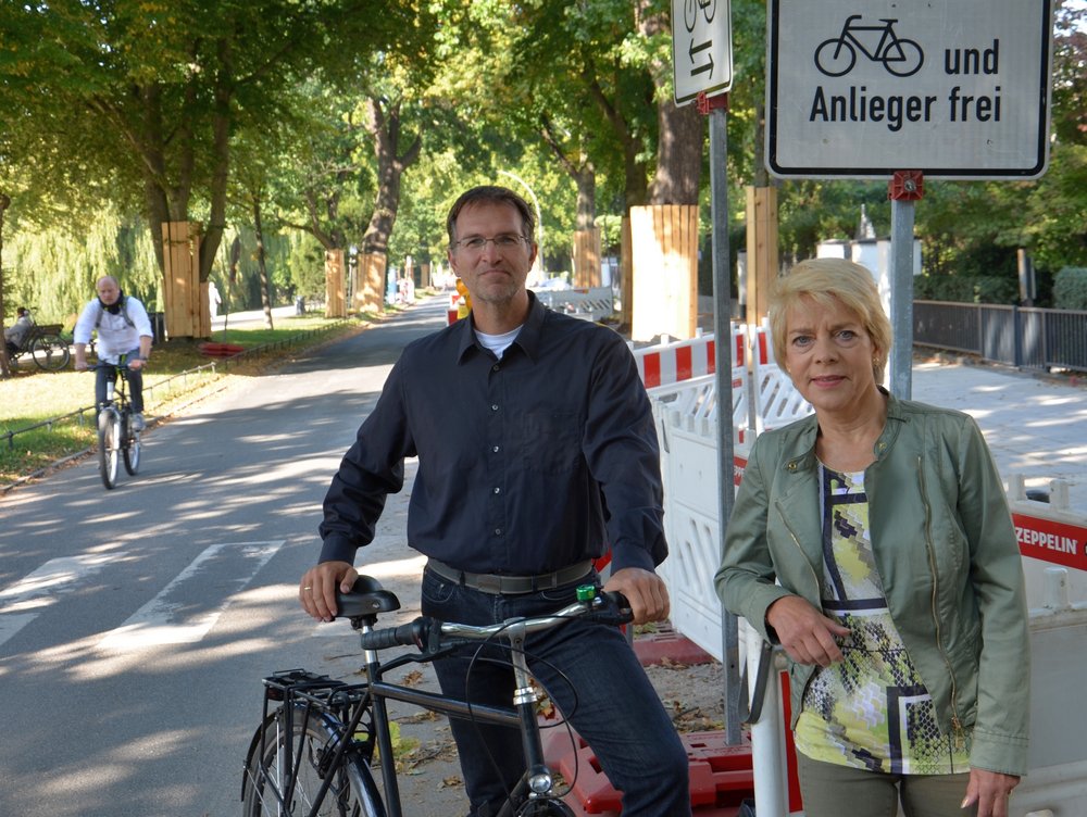 Oliver Camp und Carmen Möller an der Baustelle in der Schönen Aussicht Oliver Camp und Carmen Möller an der Baustelle in der Schönen Aussicht