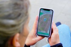 Abstellfläche und Sperrzone für eScooter bei der U-Bahnstation Langenhorn Nord in einer Anbieter-App