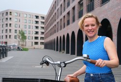 Judith Elmendorf (GRÜNE) im Pergolenviertel (Reiffert/GRÜNE Fraktion Nord)