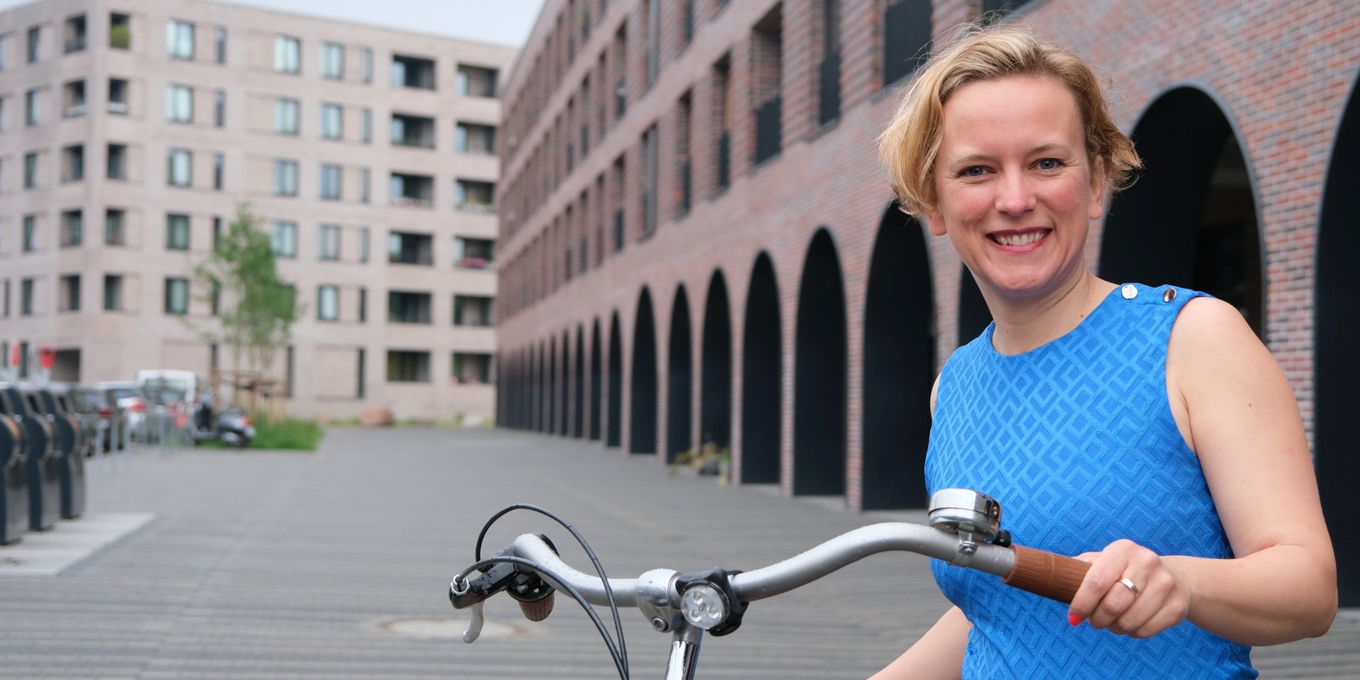 Judith Elmendorf (GRÜNE) im Pergolenviertel (Reiffert/GRÜNE Fraktion Nord)