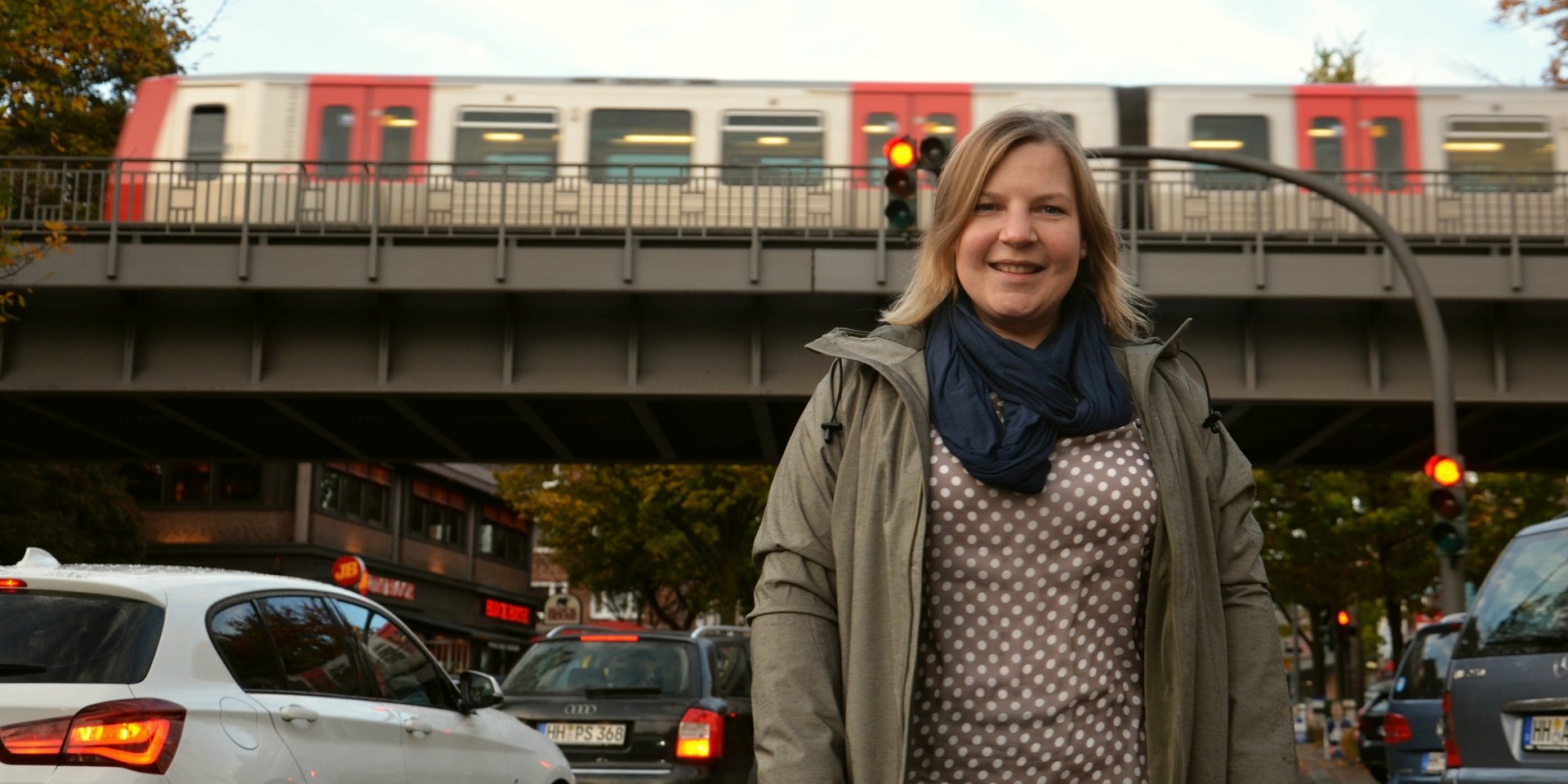Simone Dornia in der Fuhlsbüttler Straße in Höhe der geplanten U-Bahn-Haltestelle