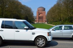 Bislang herrscht reger Autoverkehr auf der Otto-Wels-Straße