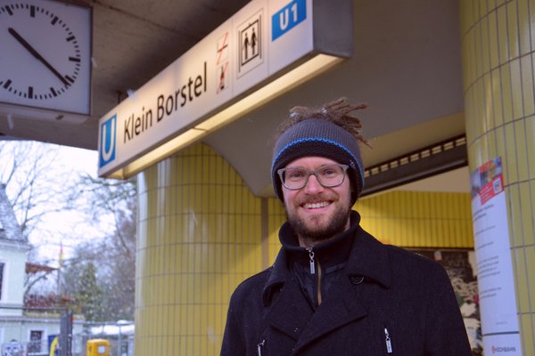 Thorsten Schmidt am U-Bahnhof Klein Borstel