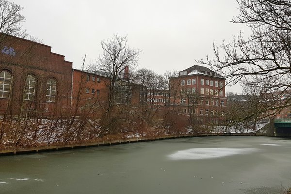 Hier zwischen Wiesendamm und Barmbeker Stichkanal entsteht das neue Bezirksamt Hamburg-Nord
