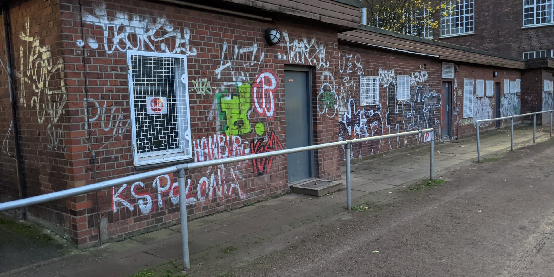Die alten Räumlichkeiten der Sportvereine werden durch einen Neubau ersetzt