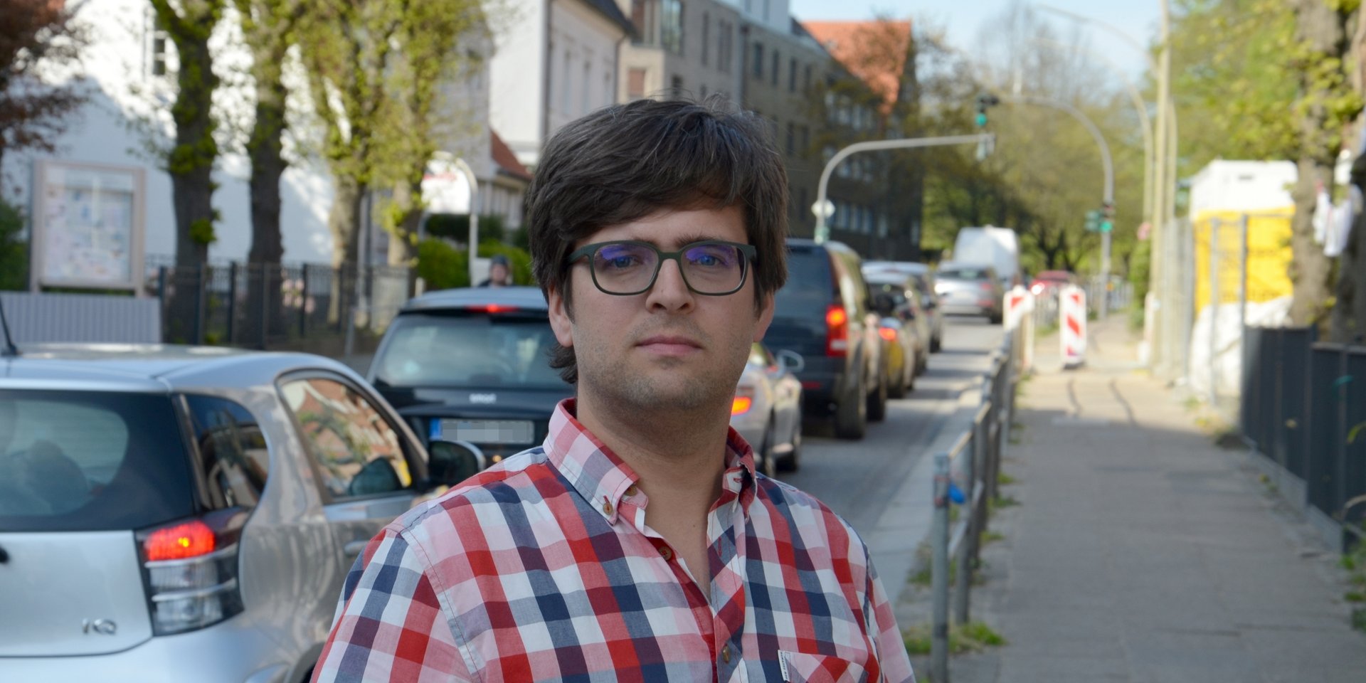 Fraktionschef Timo B. Kranz an der Ohlsdorfer Ecke Ulmenstraße
