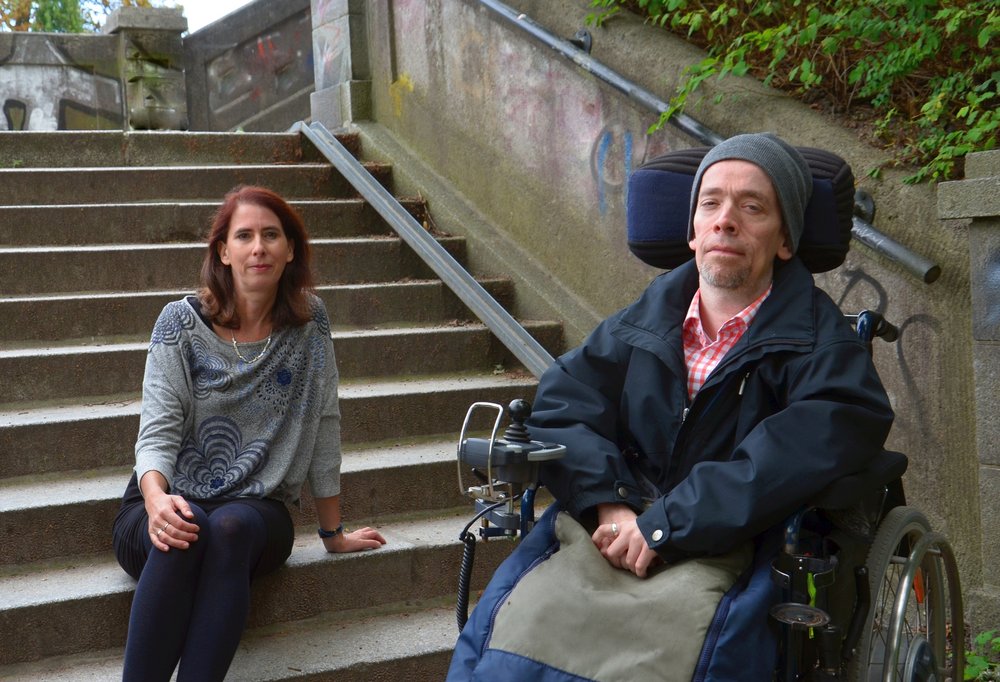 Katrin Hofmann und Christoph Duwe an einer der vielen Treppen am Alsterwanderweg Katrin Hofmann und Christoph Duwe an einer der vielen Treppen am Alsterwanderweg