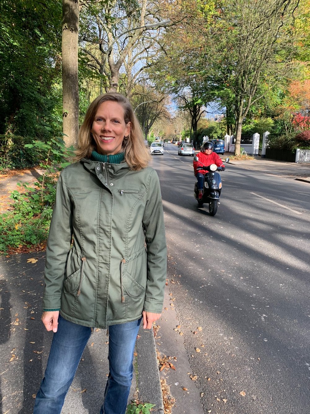 Anwohnerin Katrin Baum an der Wellingsbütteler Landstraße Anwohnerin Katrin Baum an der Wellingsbütteler Landstraße