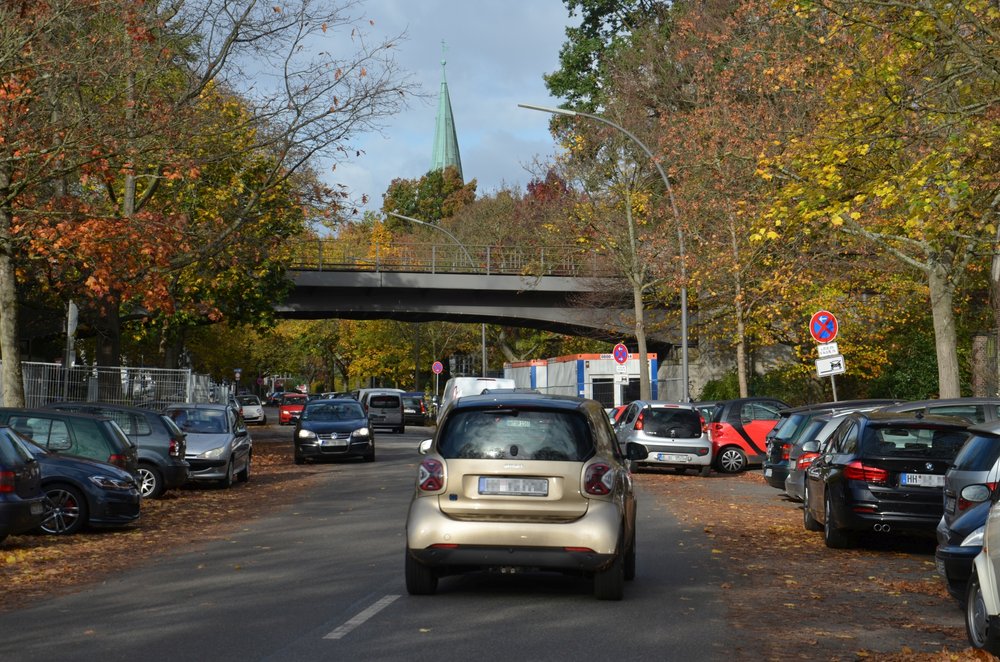 Reger Autoverkehr auf der Heilwigstraße vor dem Kloster St. Johannis Reger Autoverkehr auf der Heilwigstraße vor dem Kloster St. Johannis