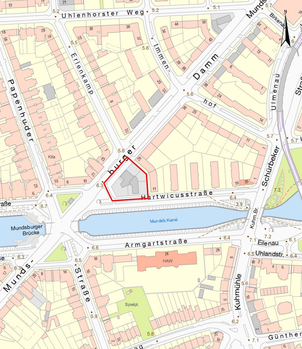 Carmen Möller vor der ehemaligen Tankstelle am Mundsburger Damm Carmen Möller vor der ehemaligen Tankstelle am Mundsburger Damm