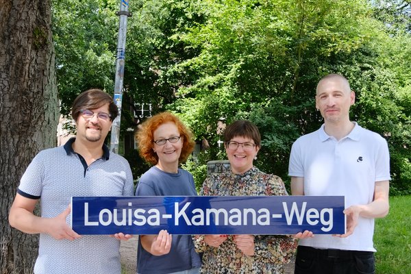 Foto (v.l.n.r.): Rachid Messaoudi (DIE LINKE), Karin Ros (SPD), Nadja Grichisch (Die GRÜNEN), und Robert Bläsing (FDP) am Woermannsweg (Reiffert/GRÜNE Fraktion Nord)