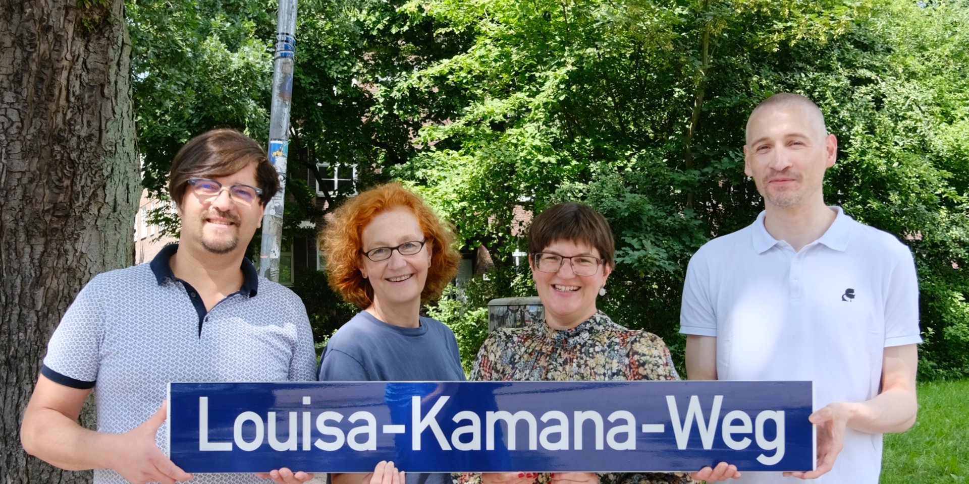 Foto (v.l.n.r.): Rachid Messaoudi (DIE LINKE), Karin Ros (SPD), Nadja Grichisch (Die GRÜNEN), und Robert Bläsing (FDP) am Woermannsweg (Reiffert/GRÜNE Fraktion Nord)