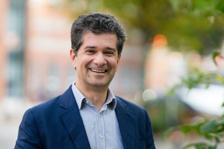 Porträt von Dr. Anıl Kaputanoğlu