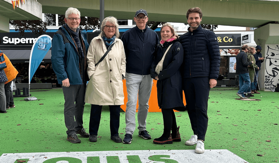 Christoph Reiffert, Beate Seelis, Stefan Mielchen, Simone Dornia, Marcel Bulawa (v.l.n.r.) bei der feierlichen Einweihung des Platzes