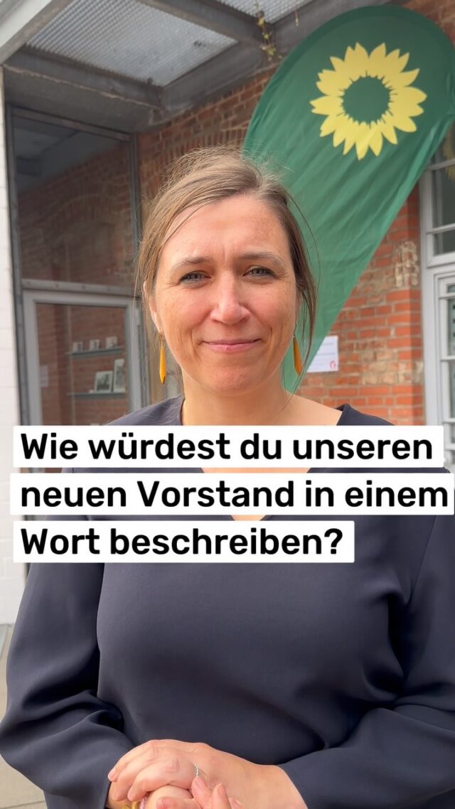 Heute wurde unser neuer Kreisvorstand in Nord gewählt. 🎊

Katrin Hofmann, Vorsitzende @katrinhofmann.gruene 

Michael Werner-Boelz, Vorsitzender @mwb1860 

Jonas Felix Schultz, Stellv. Vorsitzender 
@jonas.felix.schultz 

Simone Dornia, Schatzmeisterin @simone.dornia 

Nicole Zeidler, Beisitzerin @nici_zeidler 

Julia Hauck, Beisitzerin @hauck_ju 

Anxhelo Elezi, Beisitzer @anxhelo.elezi 

Helene Bosmann, Beisitzerin @he_lenehh